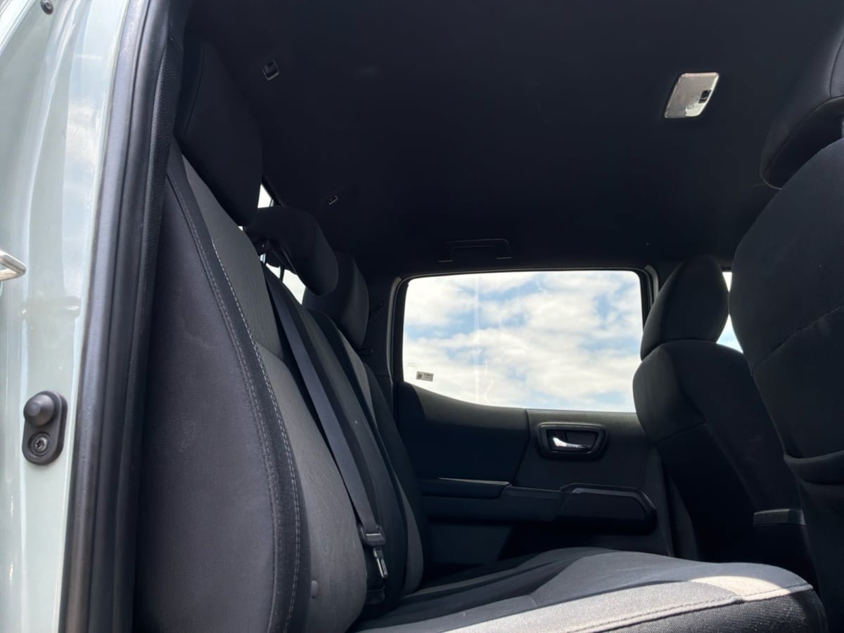 Used 2022 Toyota Tacoma TRD Off-Road w/ Technology Package AWD/4WD image 18