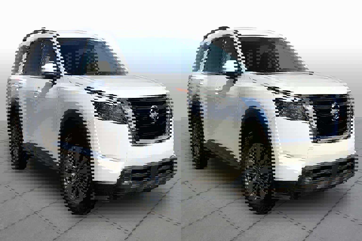 Used 2025 Nissan Pathfinder SV FWD image 3