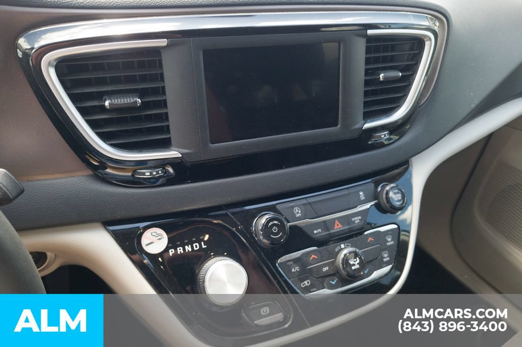 Used 2023 Chrysler Voyager LX FWD image 8