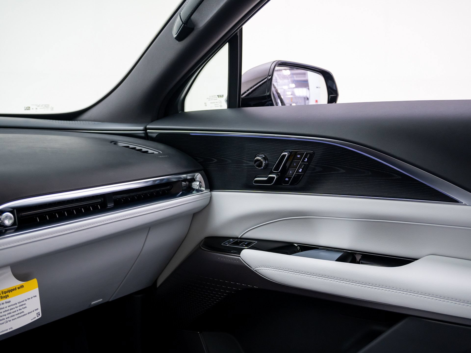 New 2026 Cadillac Lyriq Luxury w/ LPO, Floor Liner Package AWD/4WD image 29