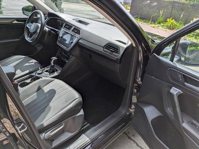 Used 2024 Volkswagen Tiguan SE w/ Panoramic Sunroof Package AWD/4WD image 10