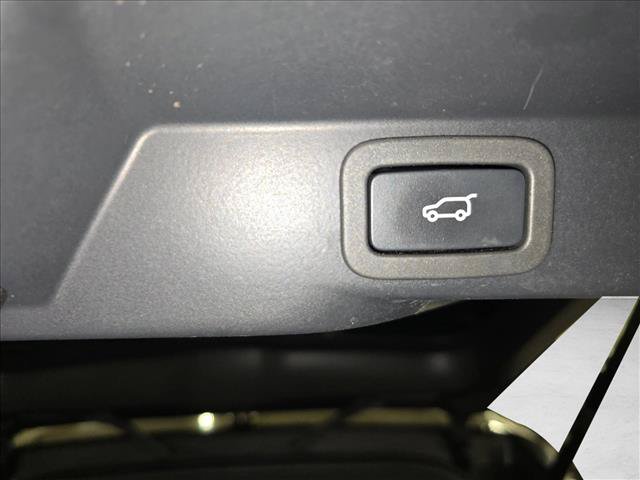 Used 2017 Land Rover Range Rover Sport SVR AWD/4WD image 12