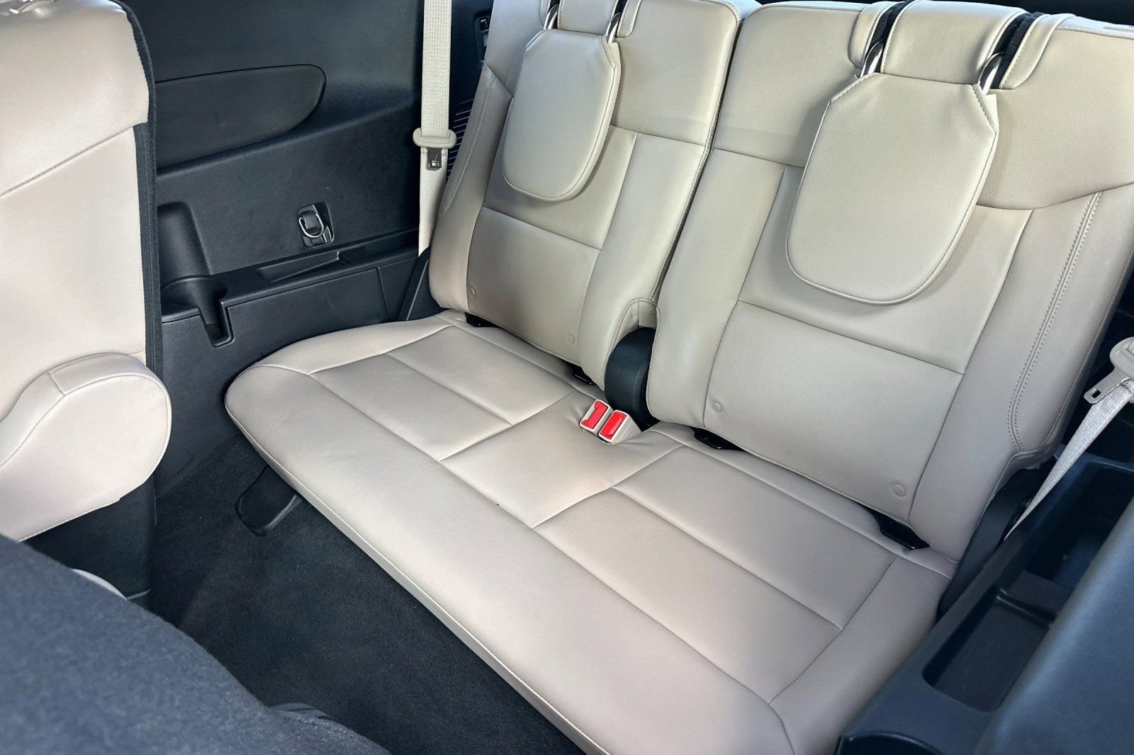 Used 2023 Ford Explorer Limited w/ Limited Technology Package image 16