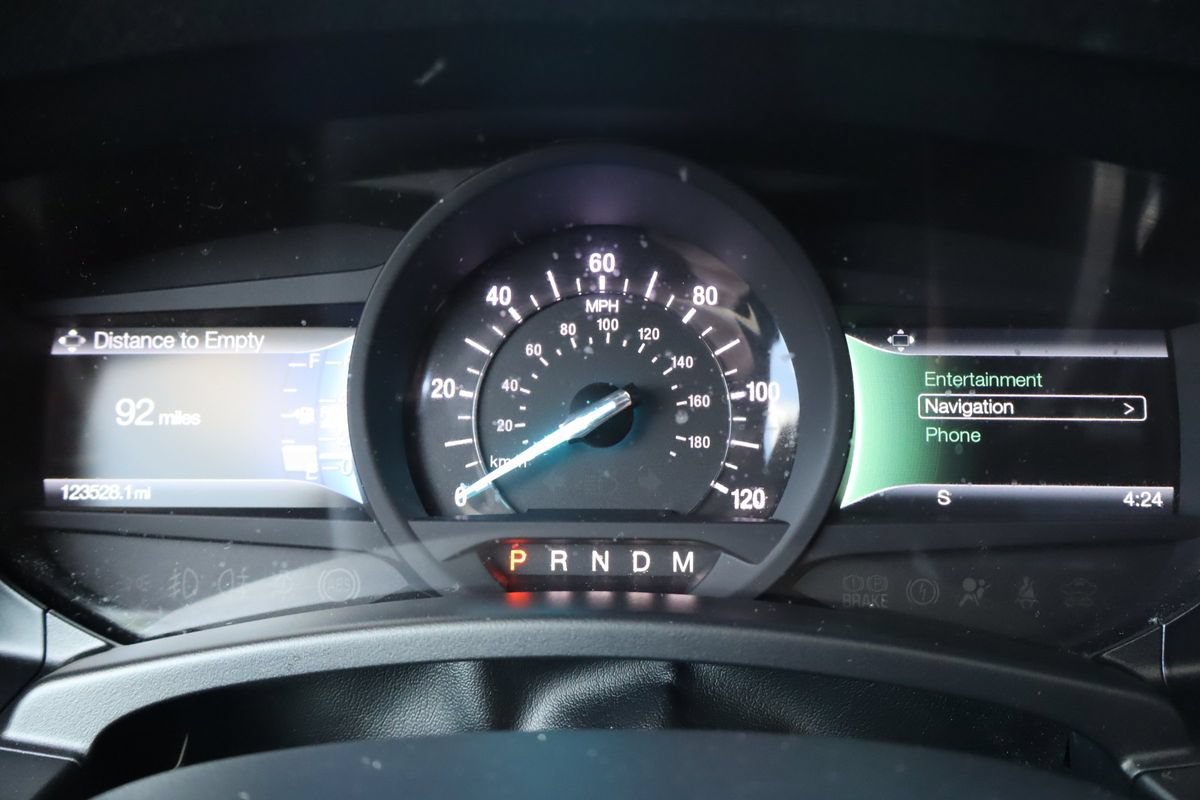 Used 2015 Ford Expedition Limited w/ Equipment Group 301A AWD/4WD image 35