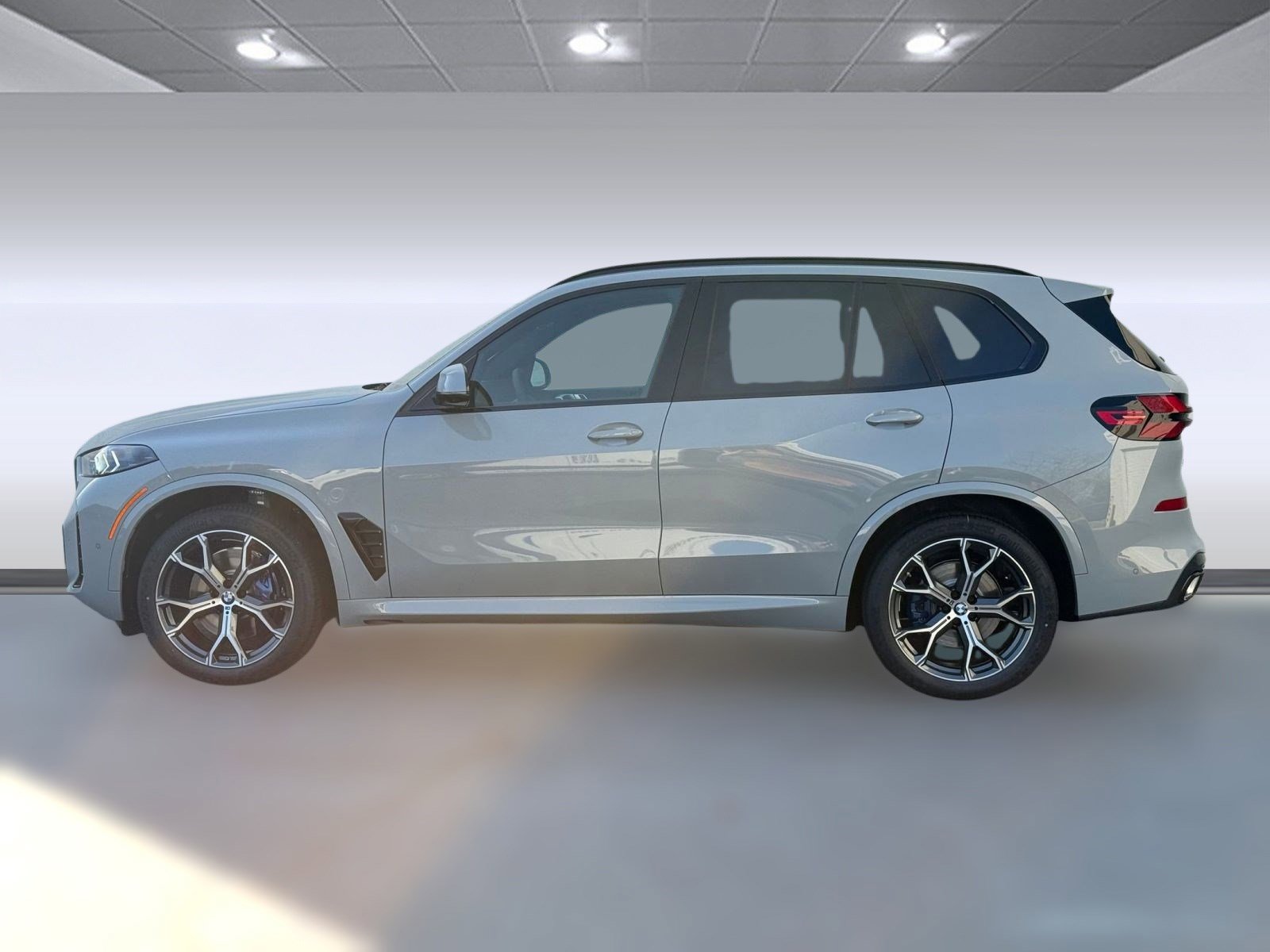 New 2026 BMW X5 sDrive40i w/ M Sport Package image 2