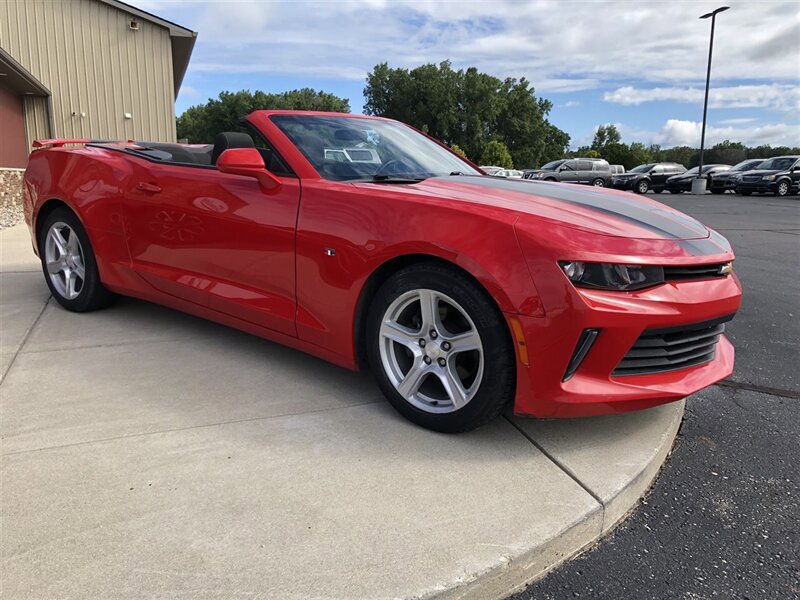 Used 2018 Chevrolet Camaro LT RWD image 4