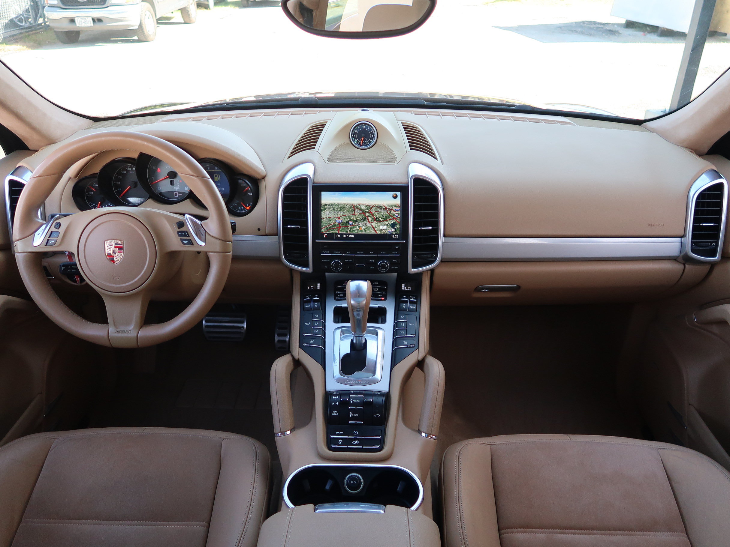 Used 2014 Porsche Cayenne GTS AWD/4WD image 11