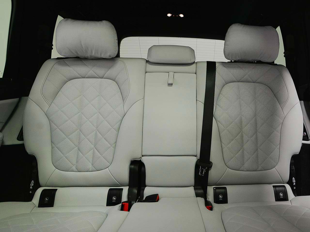 Certified 2024 BMW X7 xDrive40i w/ M Sport Package image 9