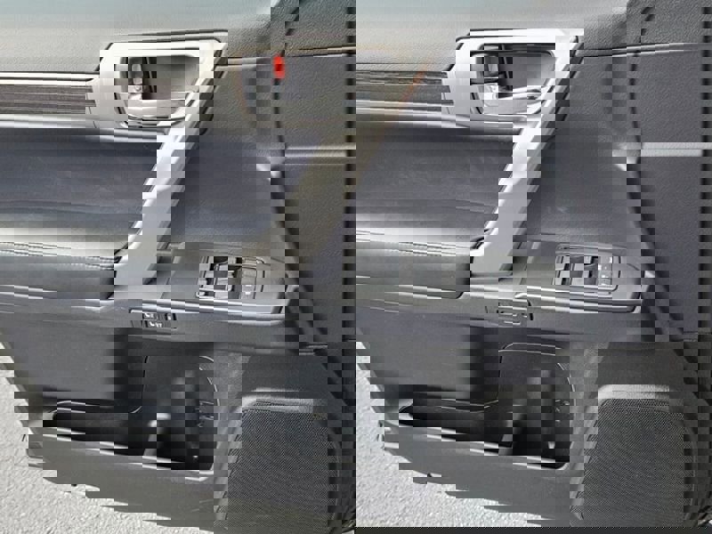 Used 2023 Lexus GX 460 Premium w/ Accessory Package image 31