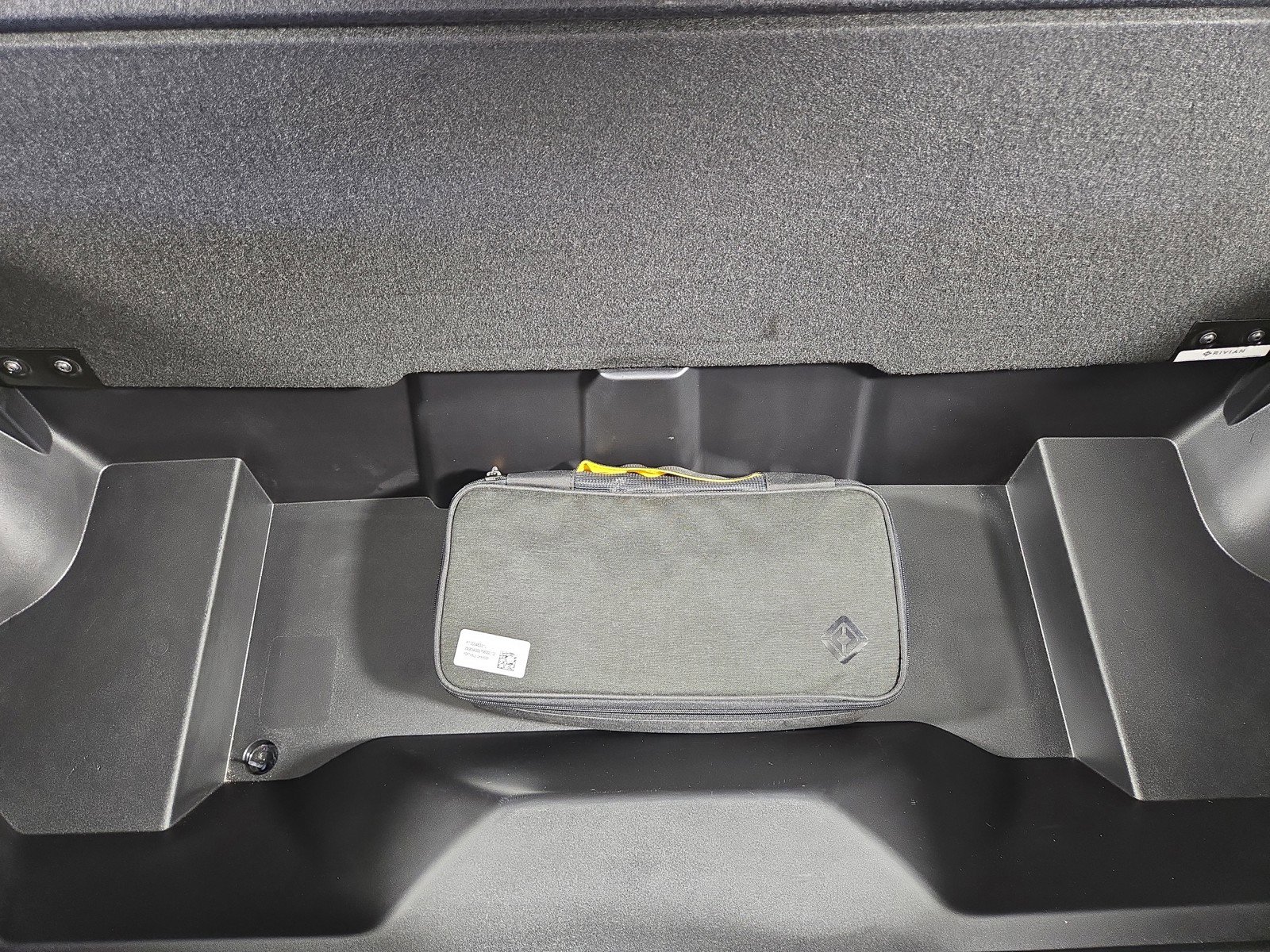 Used 2024 Rivian R1S Adventure AWD/4WD image 14