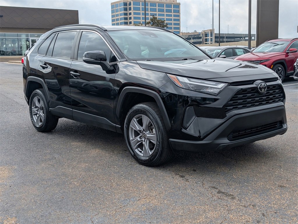 Used 2022 Toyota RAV4 XLE image 3