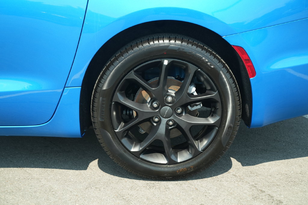 New 2027 Chrysler Pacifica Select FWD image 44