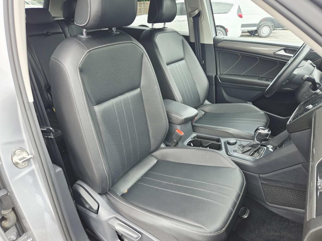 Used 2022 Volkswagen Tiguan SE AWD/4WD image 15