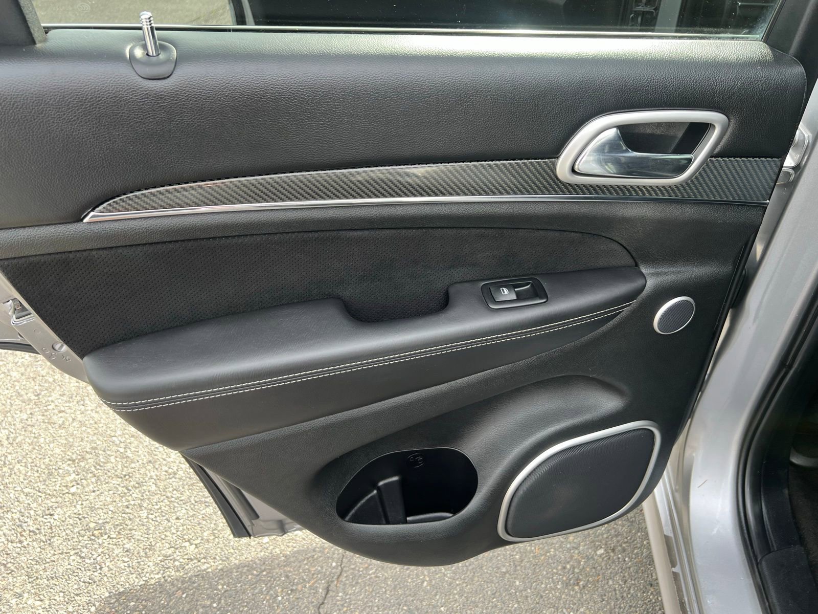 Used 2015 Jeep Grand Cherokee SRT w/ Luxury Group II image 24