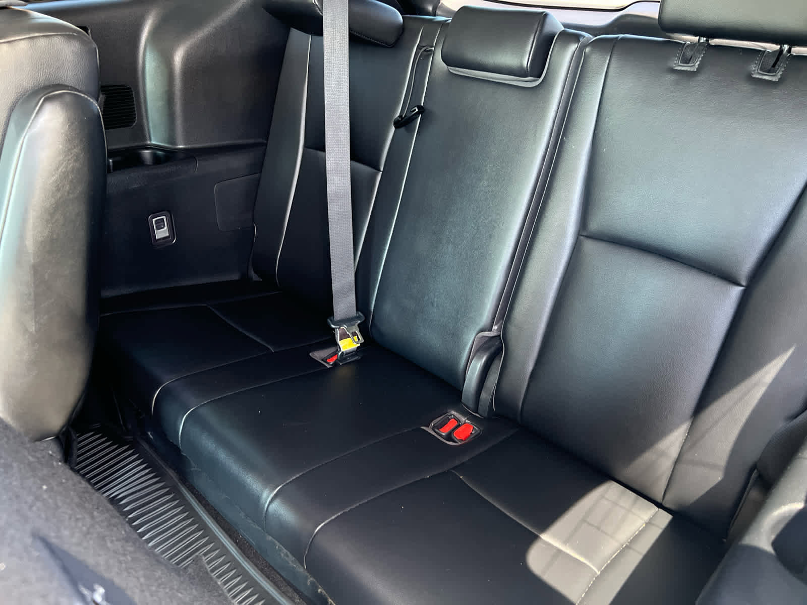 Used 2023 Toyota Highlander XLE AWD/4WD image 14