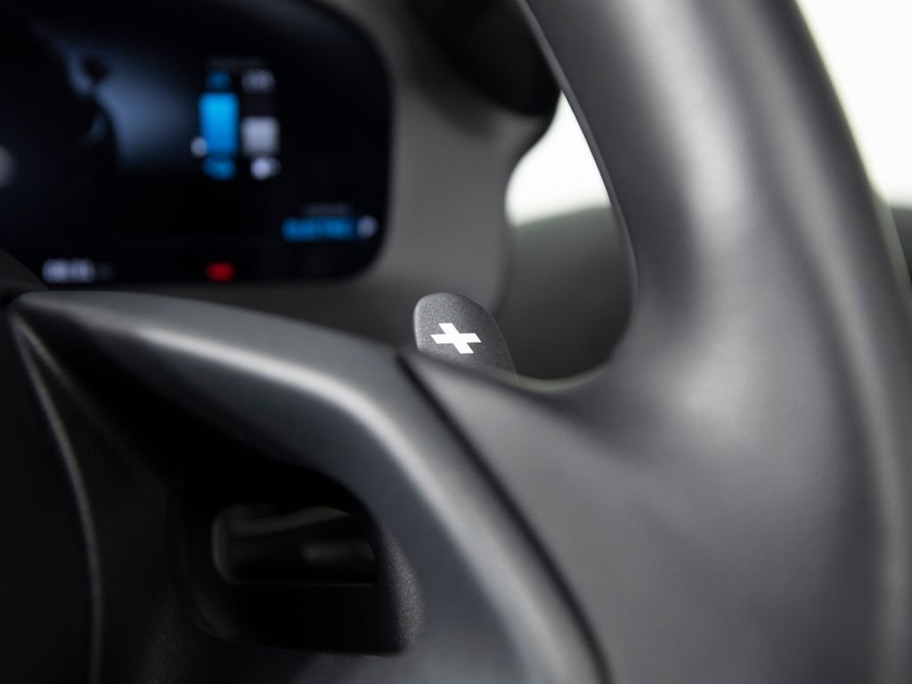 Used 2025 McLaren Artura Spider image 24