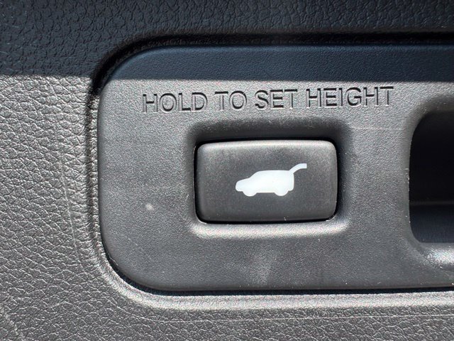 Used 2025 Honda Pilot Touring image 10