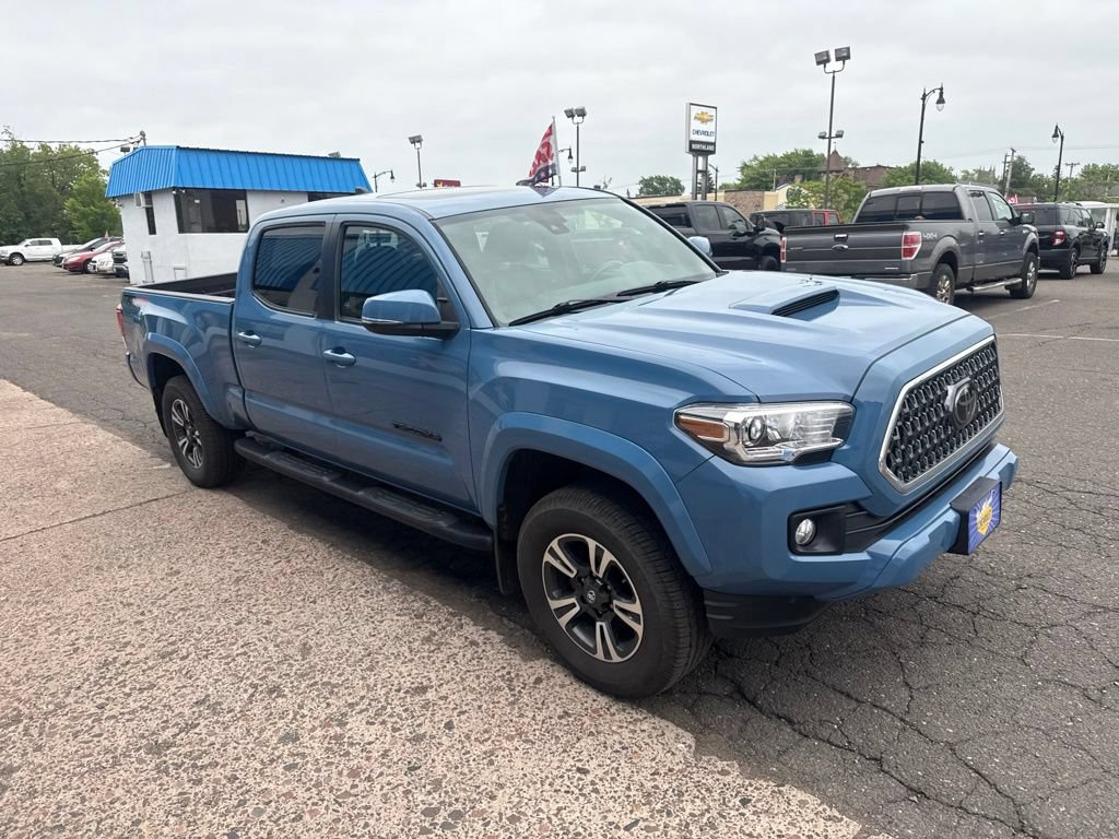 Used 2019 Toyota Tacoma TRD Sport w/ TRD Premium Sport Package AWD/4WD image 5