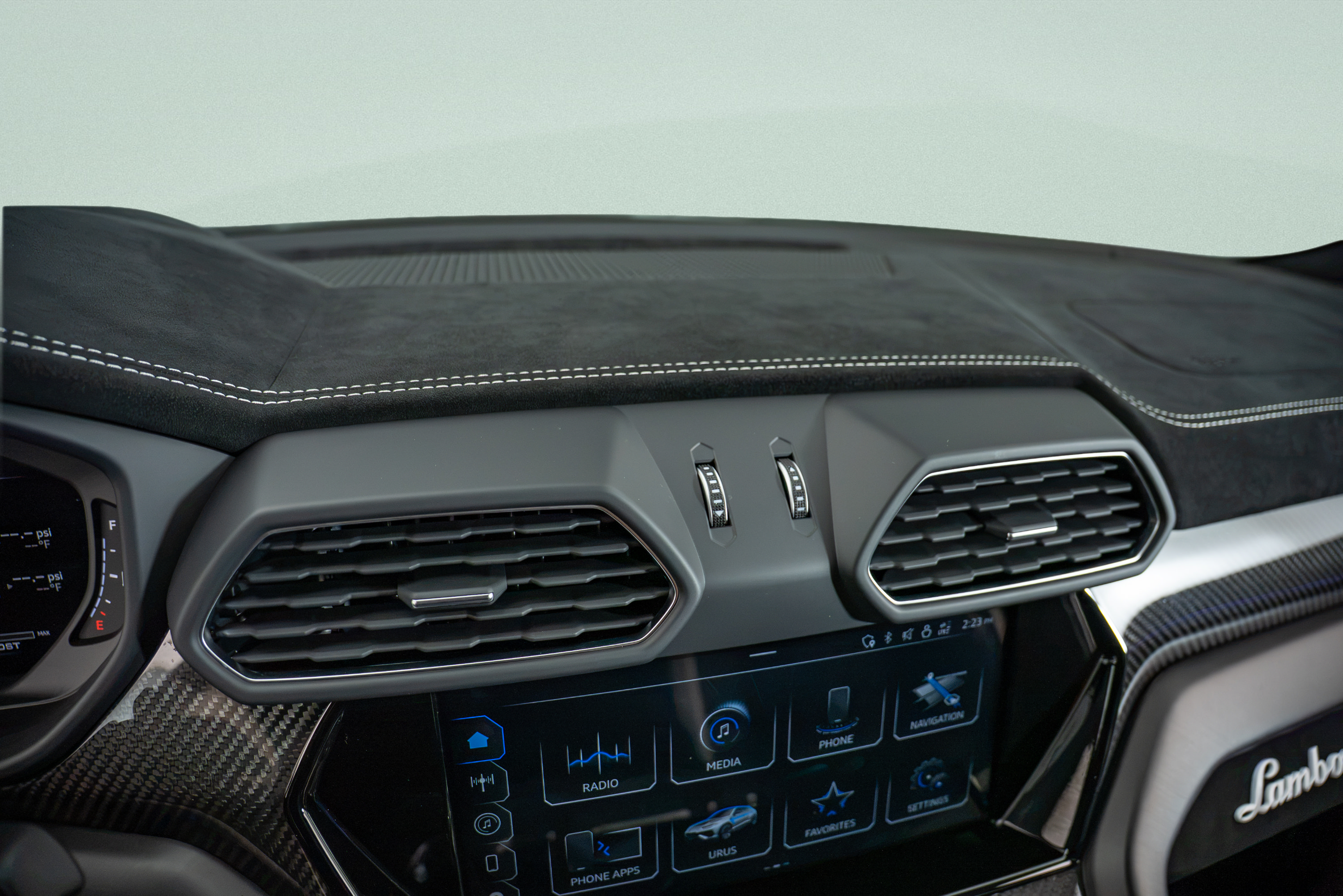 Used 2023 Lamborghini Urus Performante AWD/4WD image 16