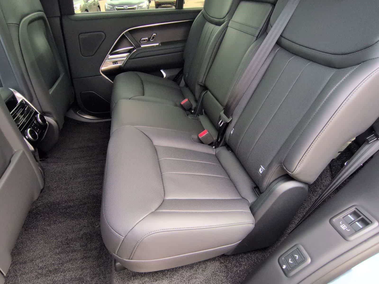 New 2026 Land Rover Range Rover Long Wheelbase SE AWD/4WD image 20
