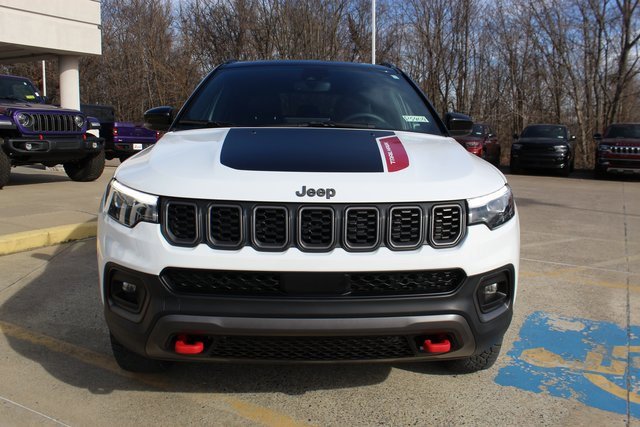 Used 2025 Jeep Compass Trailhawk w/ Trailhawk Elite Group image 8