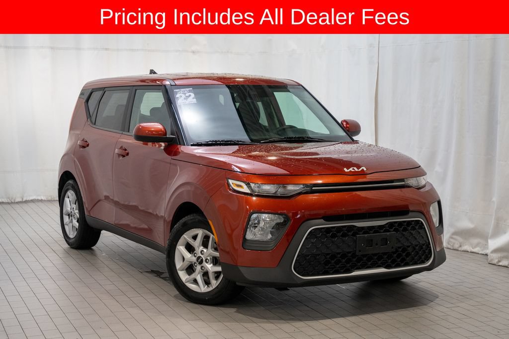 Used 2022 Kia Soul LX w/ Technology Package FWD image 1