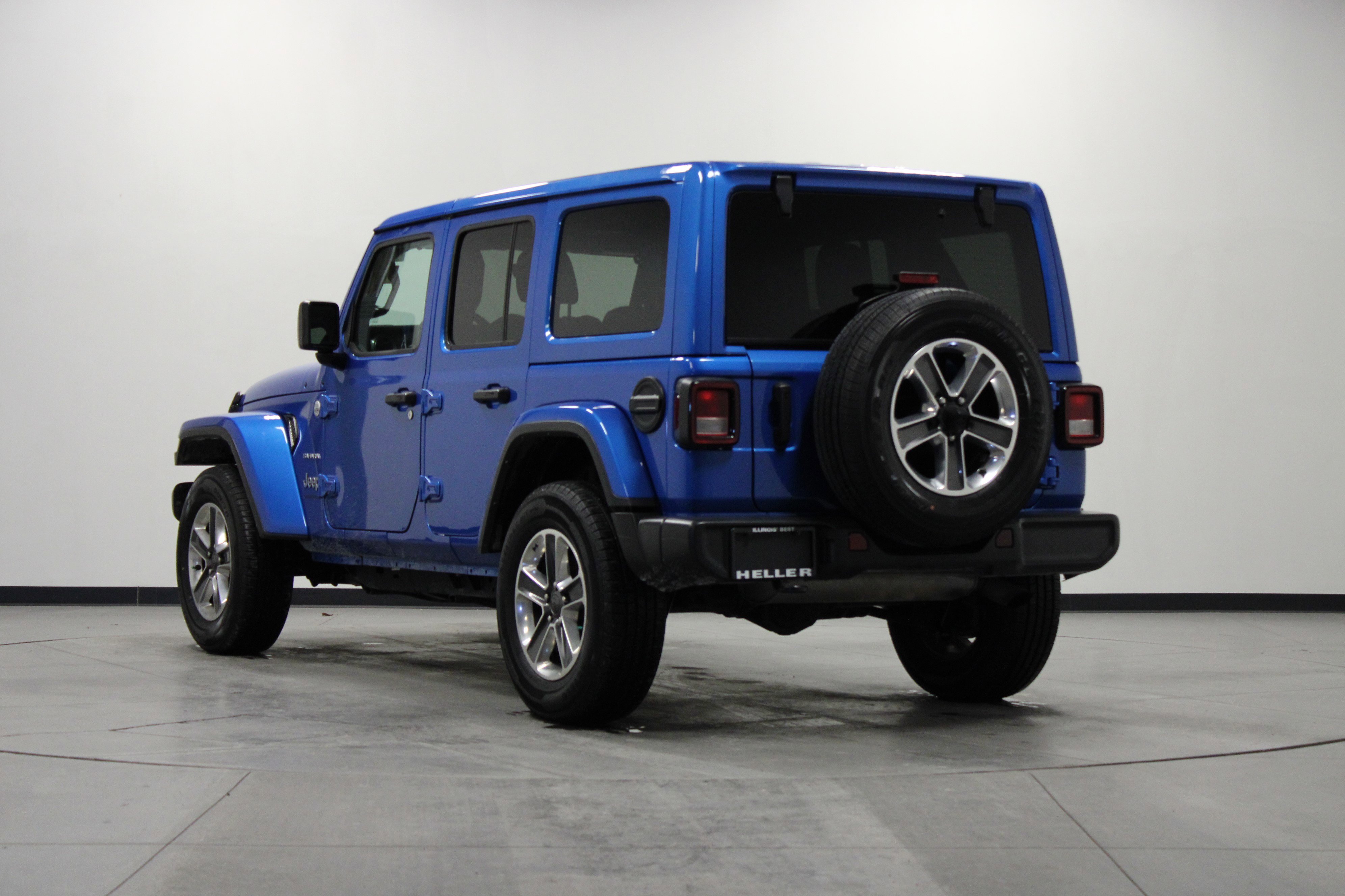 Used 2023 Jeep Wrangler Sahara AWD/4WD image 6