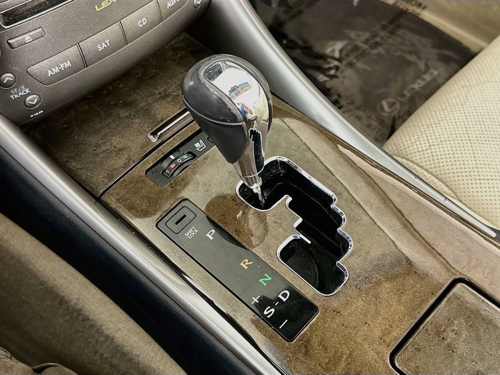 Used 2010 Lexus IS 350C RWD image 20