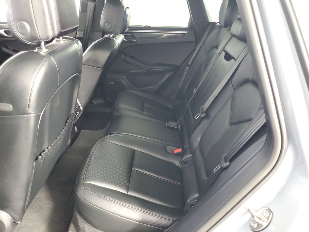 Used 2024 Porsche Macan AWD/4WD image 13