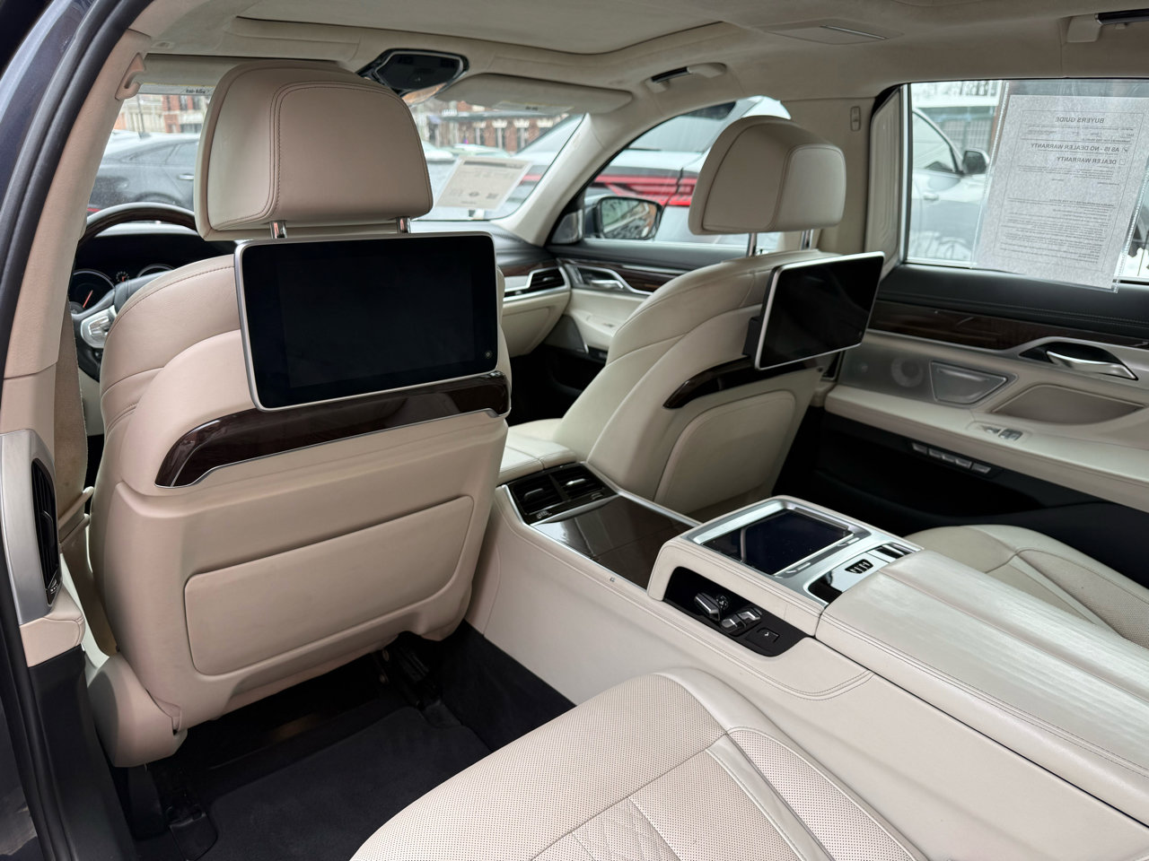 Used 2016 BMW 750i xDrive image 10