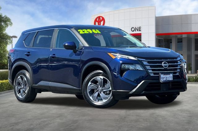 Used 2024 Nissan Rogue SV FWD image 2