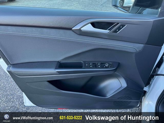 Certified 2025 Volkswagen Taos SE w/ Taos Adventure Package (SXB) image 16