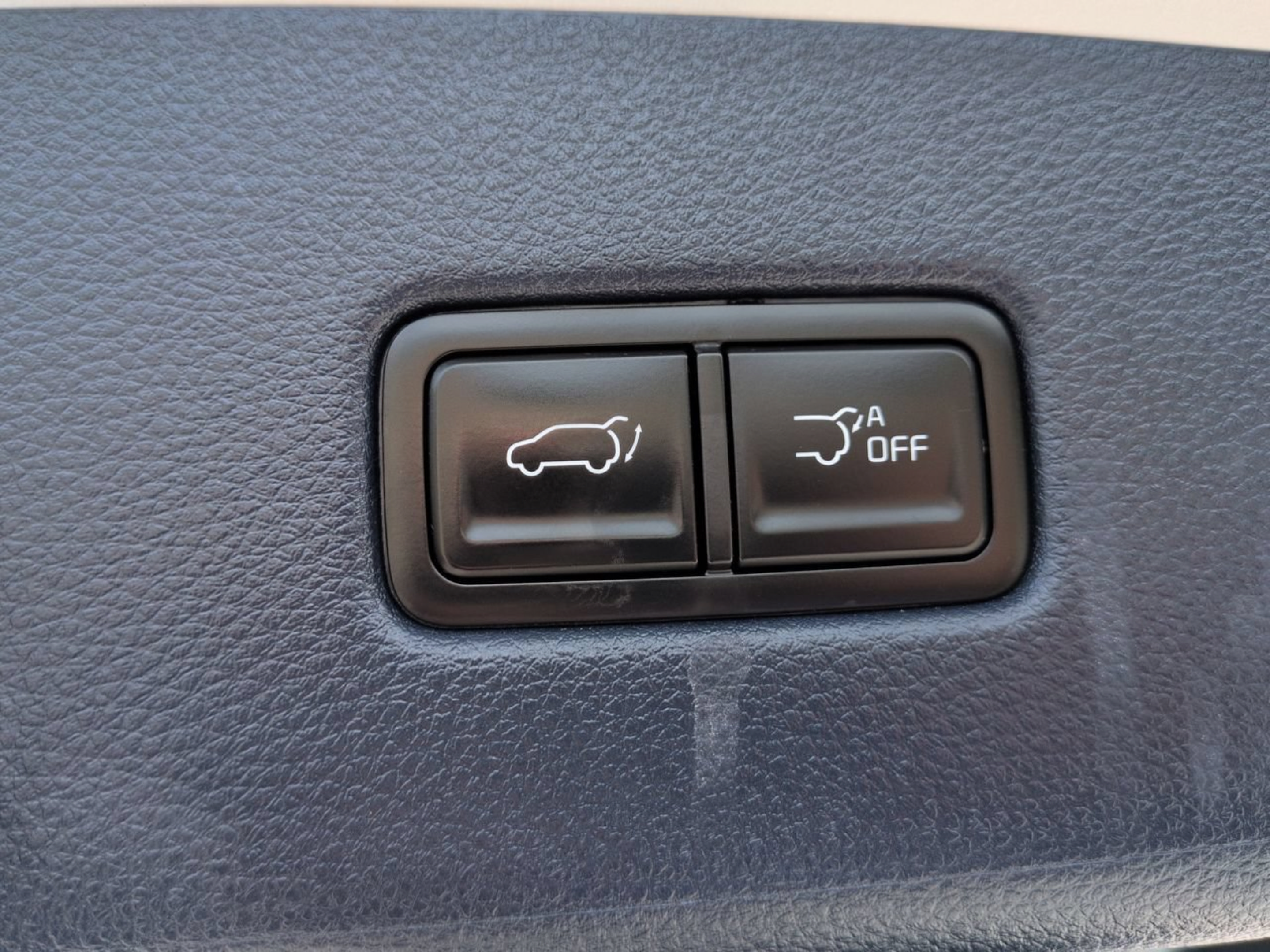 Certified 2025 Kia Carnival SX w/ SX Dark Edition Package FWD image 18