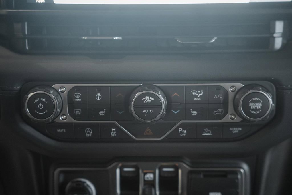 New 2026 Jeep Wrangler Unlimited Sahara AWD/4WD image 24