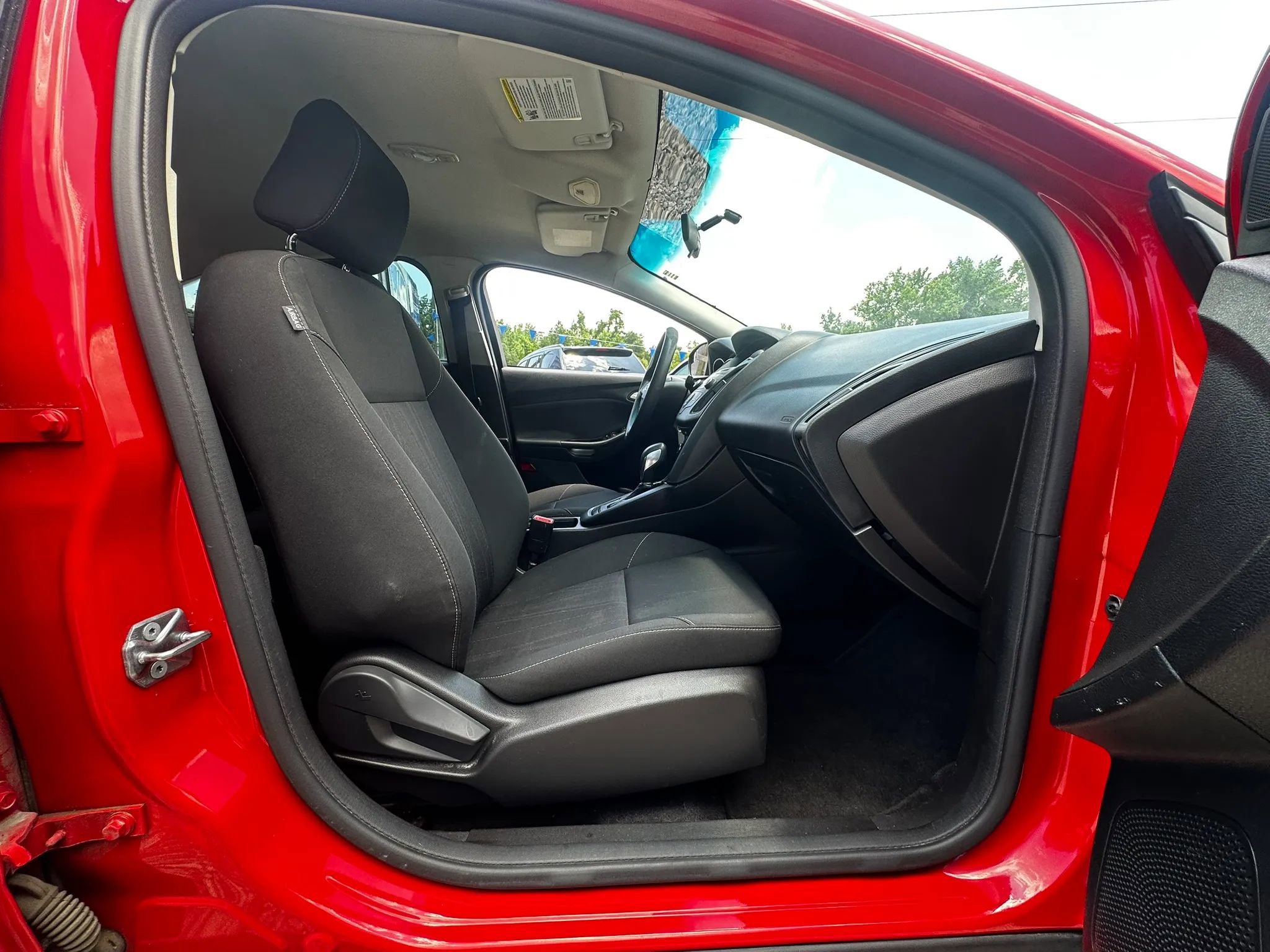 Used 2017 Ford Focus SE FWD image 29