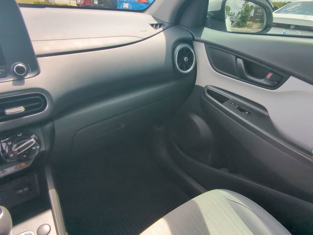 Used 2022 Hyundai Kona SEL image 17