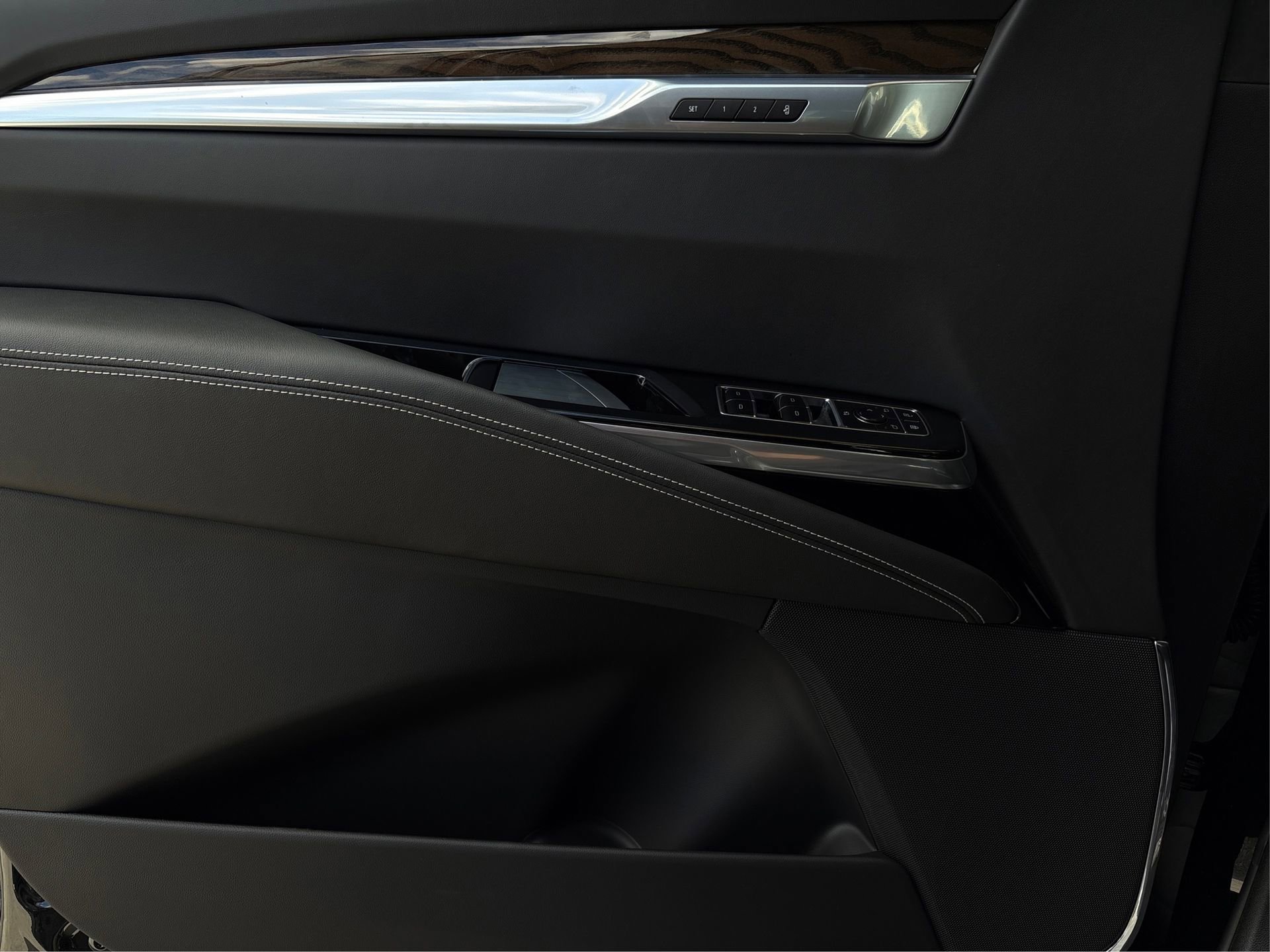 New 2026 Cadillac Escalade ESV Platinum Sport w/ LPO, ONYX Package image 21