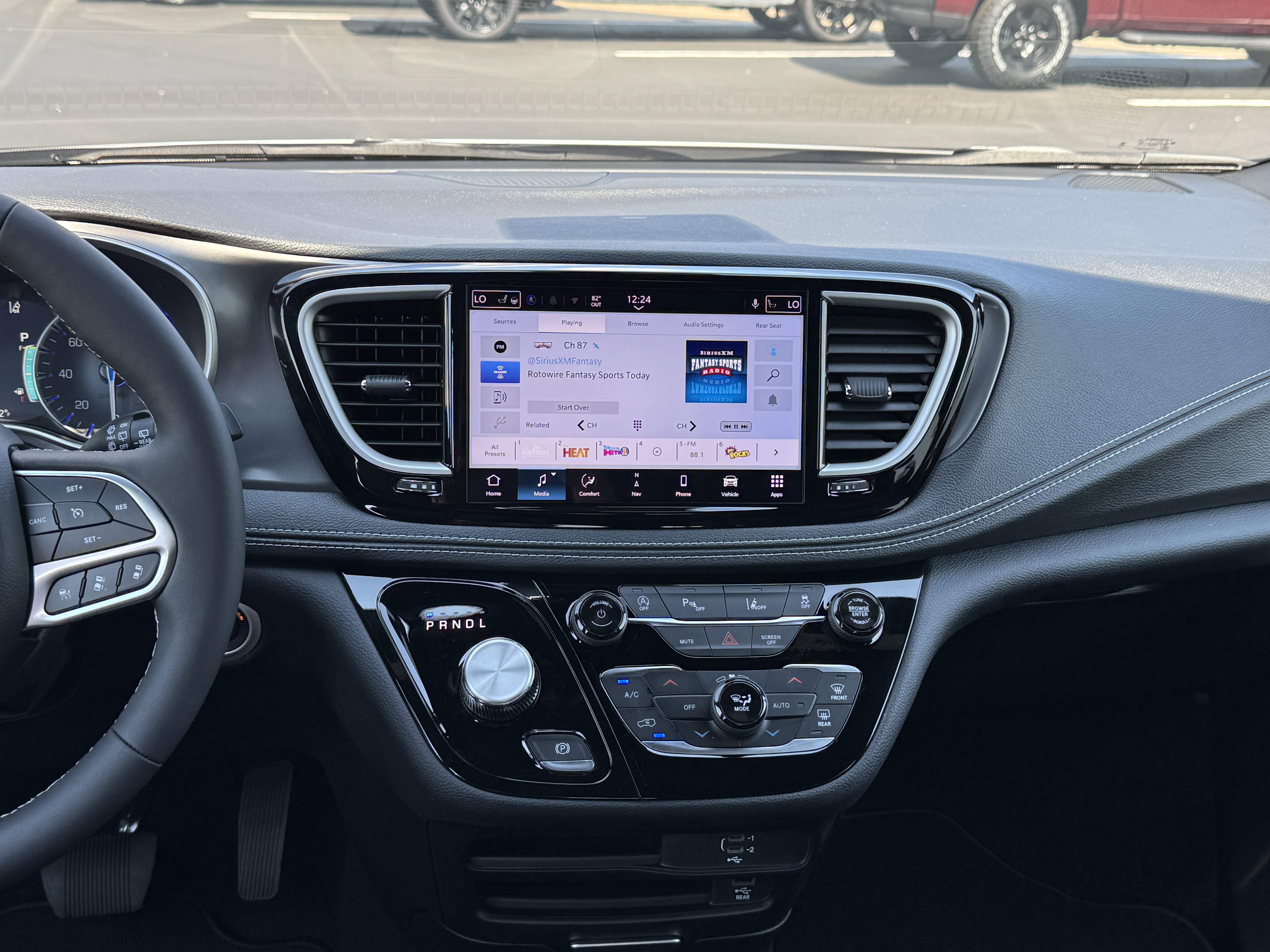 New 2026 Chrysler Pacifica Select image 15