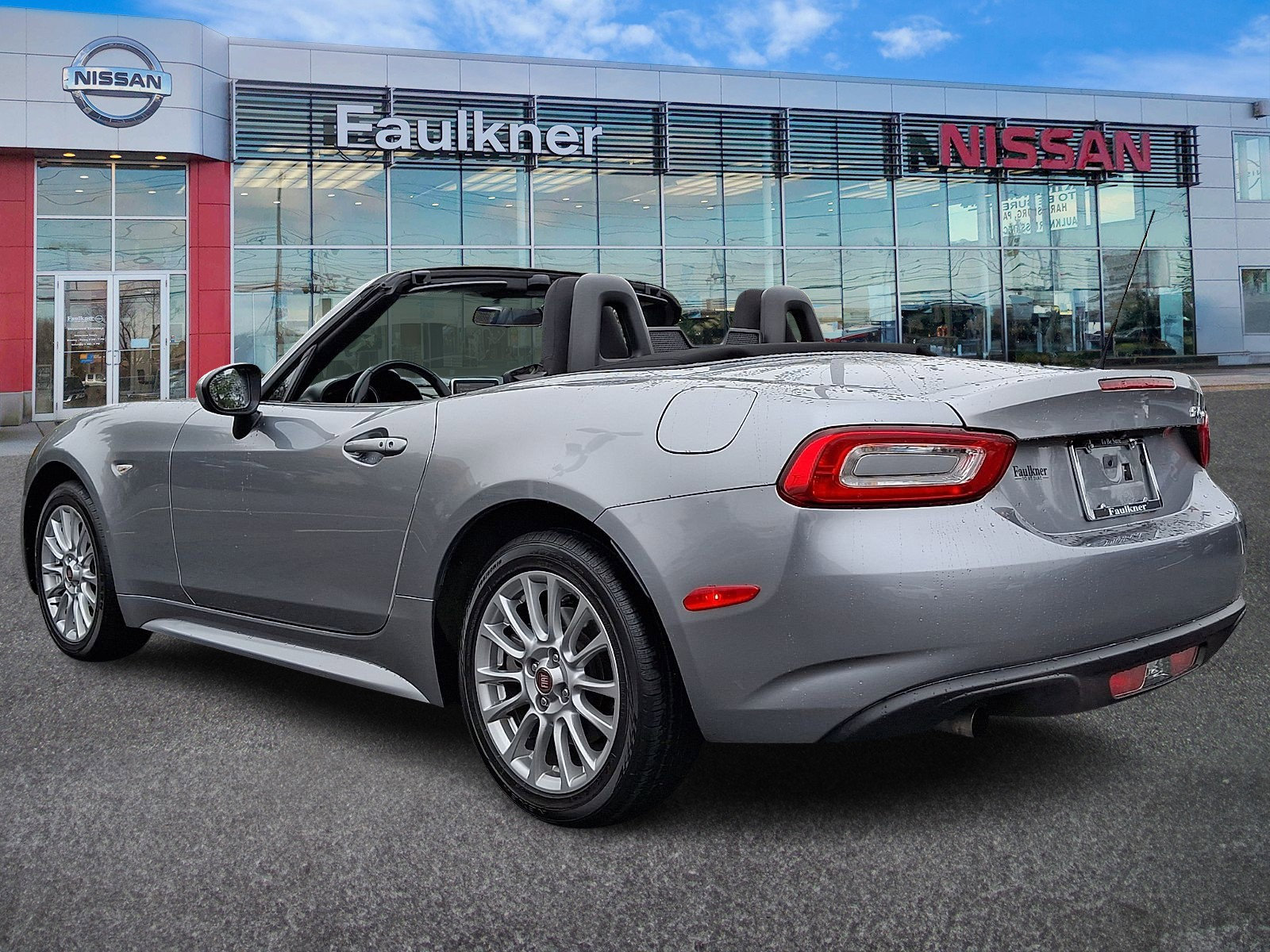Used 2017 FIAT 124 Spider Classica RWD image 4
