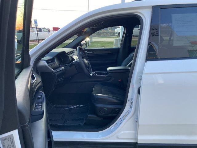 Used 2024 Jeep Grand Cherokee L Laredo AWD/4WD image 11