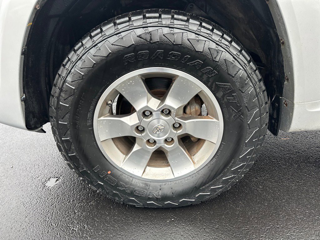 Used 2013 Toyota 4Runner SR5 w/ Convenience Pkg image 10