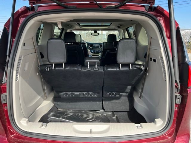 Used 2020 Chrysler Pacifica Limited image 29