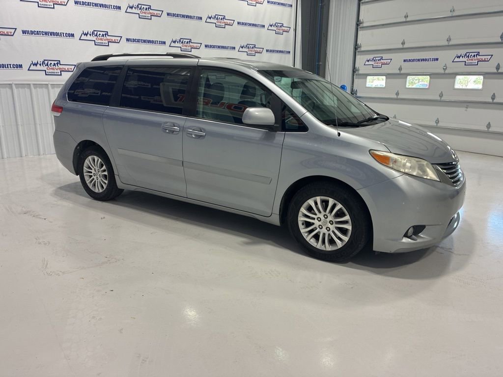 Used 2011 Toyota Sienna XLE image 7