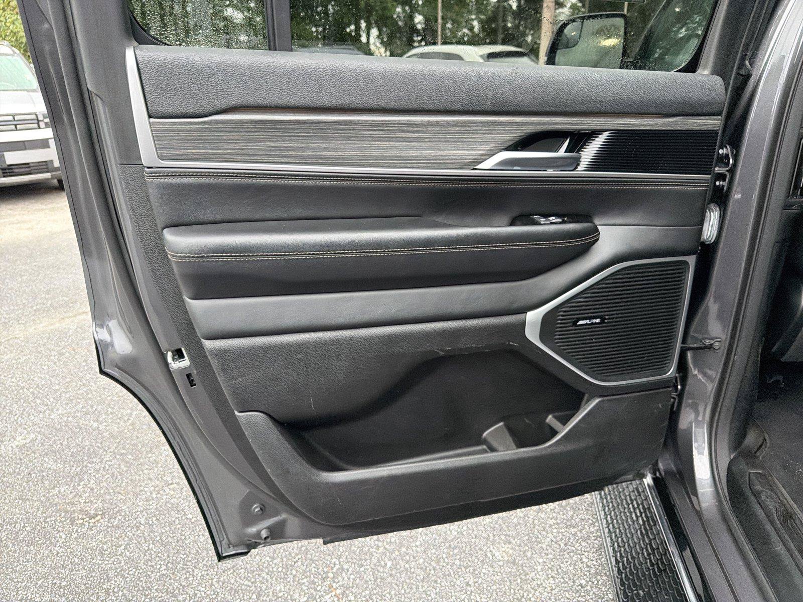 Used 2024 Jeep Wagoneer Series II w/ Flexible Seating Group RWD image 22