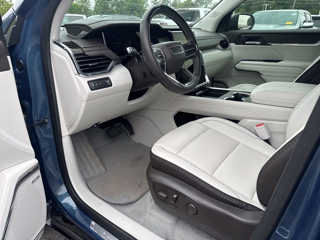 Certified 2025 GMC Acadia Denali w/ Super Cruise Package FWD image 9
