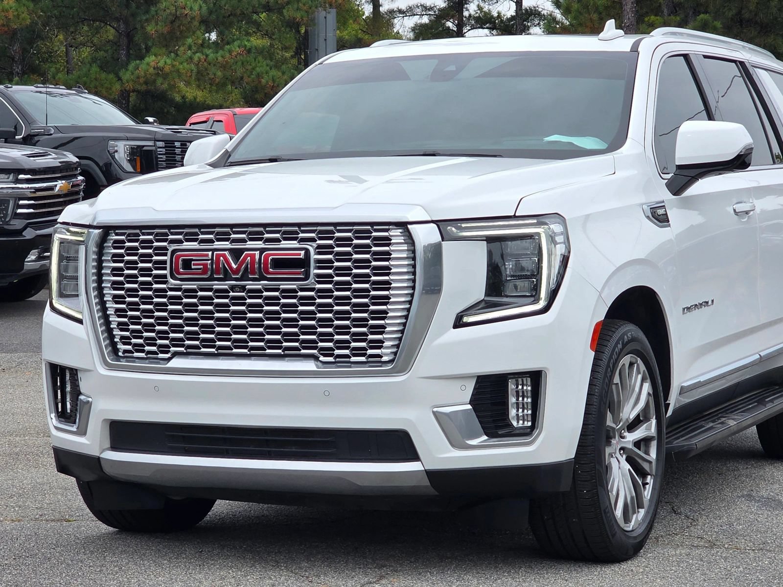 Used 2021 GMC Yukon Denali w/ Advanced Technology Package RWD image 2