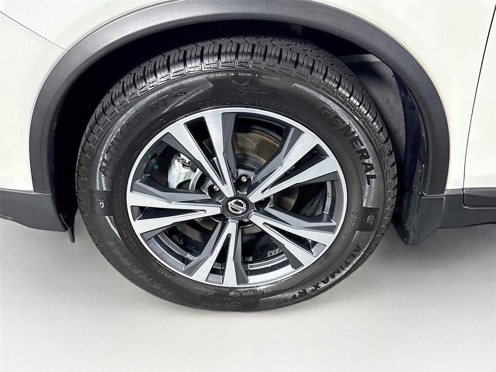 Used 2018 Nissan Rogue SL w/ Premium Package FWD image 48