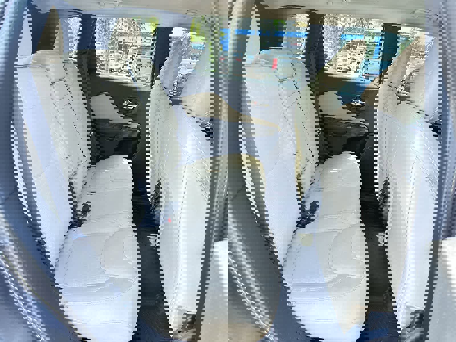 Used 2015 Jeep Cherokee Latitude w/ Comfort/Convenience Group image 15