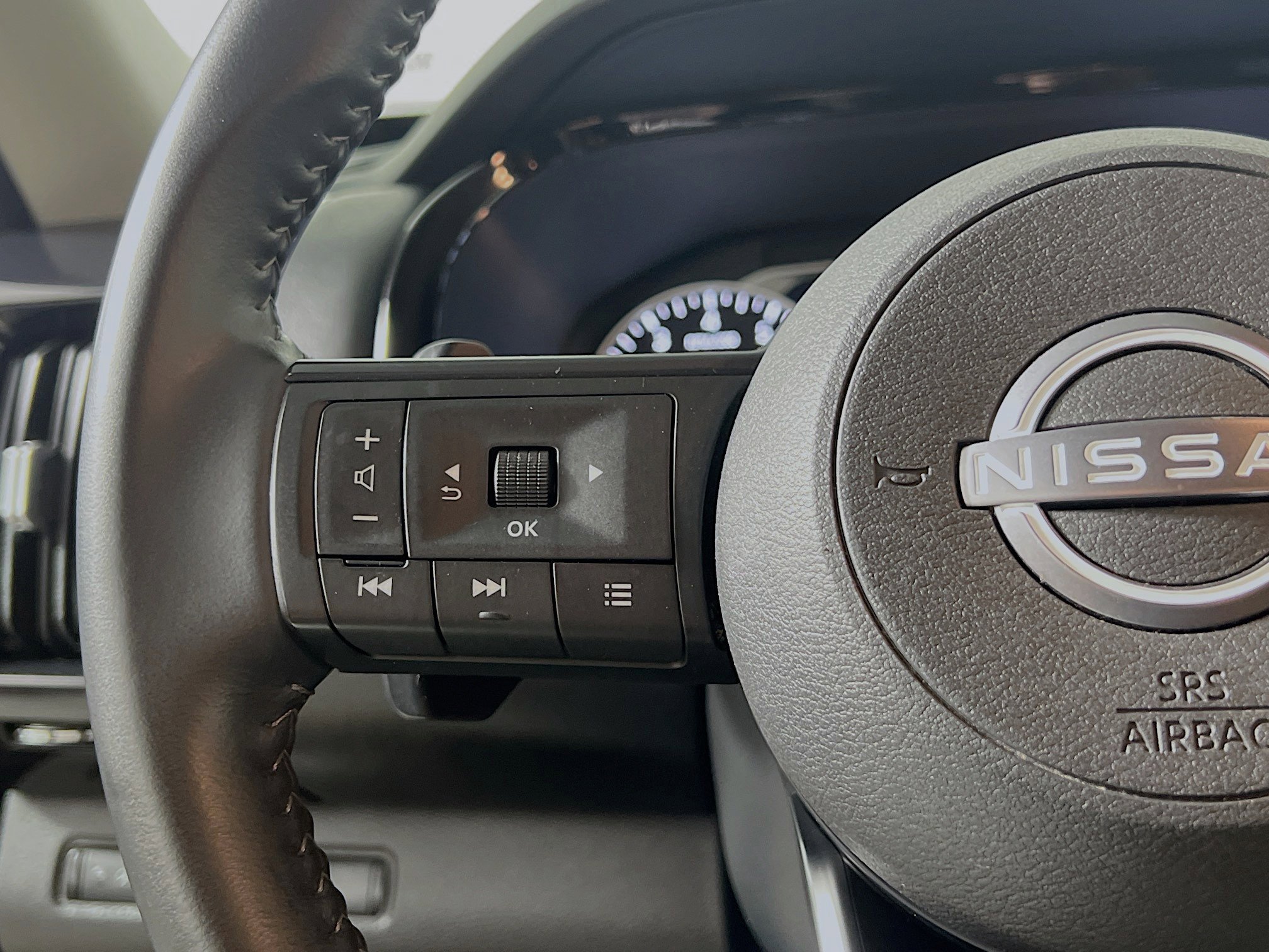 Used 2024 Nissan Pathfinder SV image 19