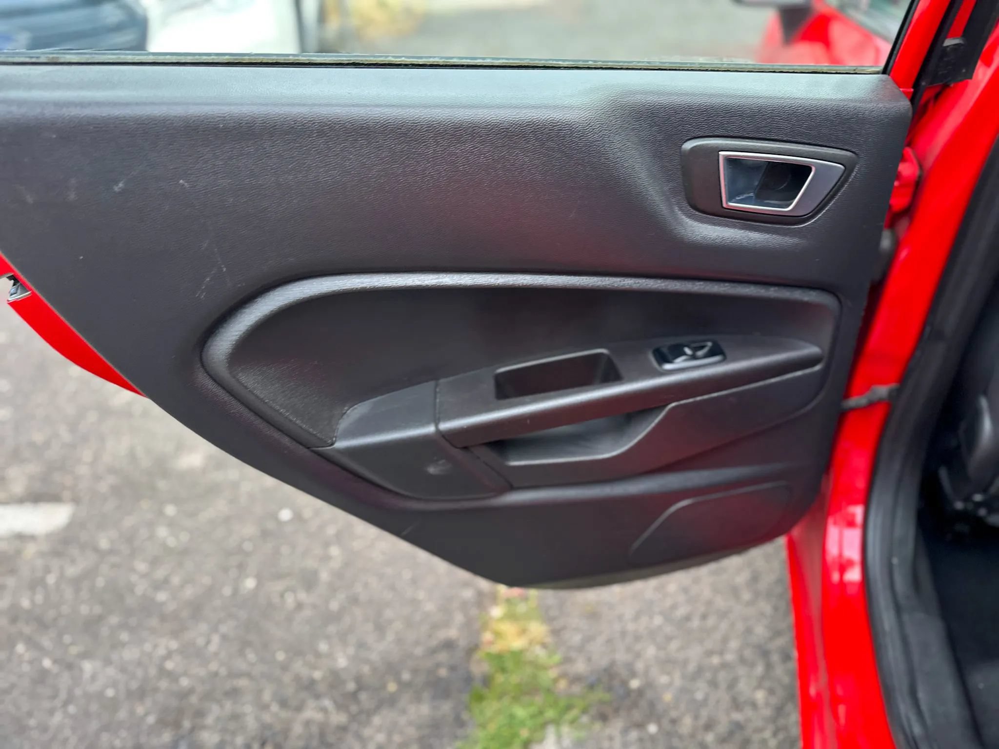 Used 2014 Ford Fiesta SE w/ Equipment Group 201A FWD image 27